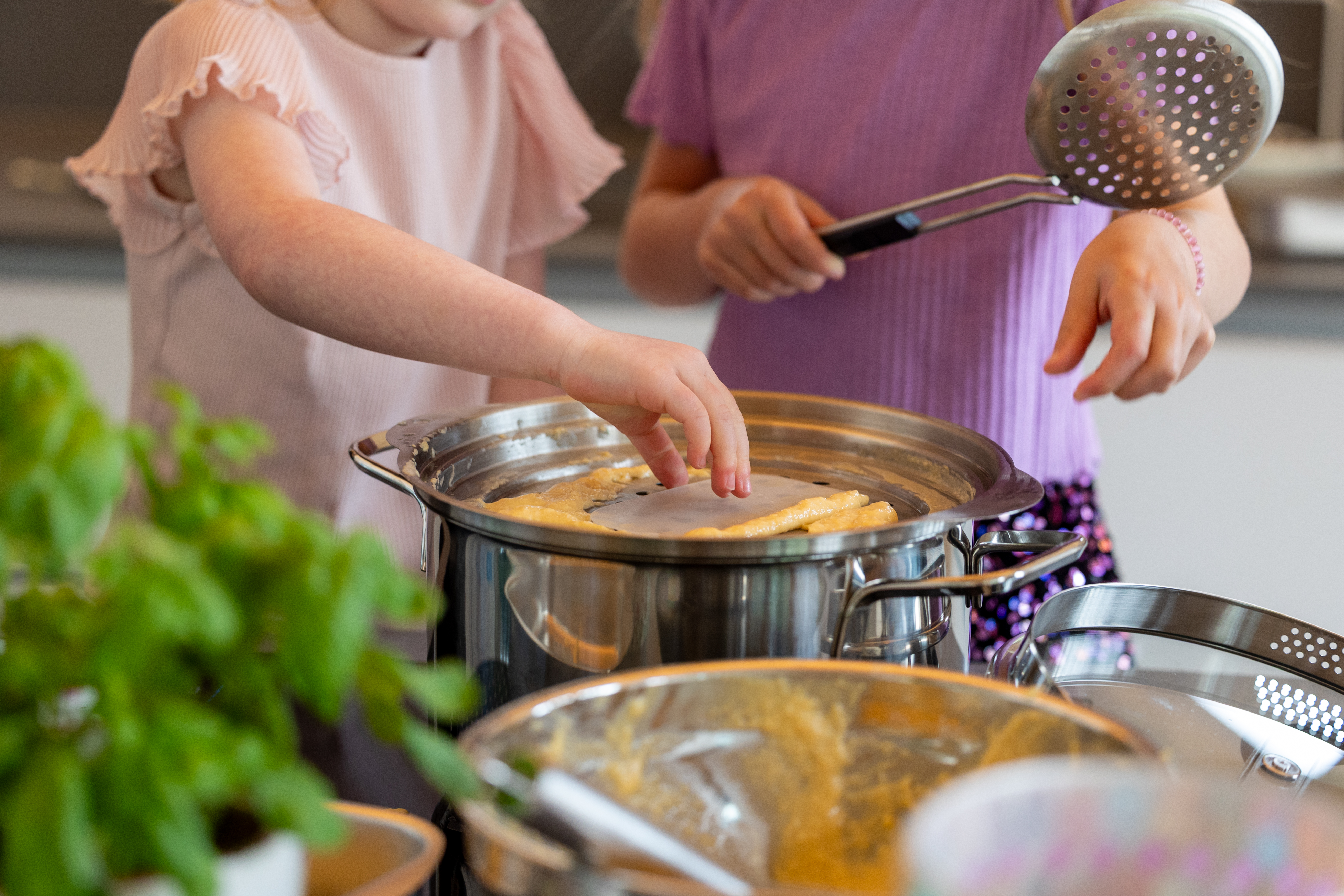 Kochen - Alltagsnahes Lernen und für die Gemeinschaft gutes tun Kochen - Alltagsnahes Lernen und für die Gemeinschaft gutes tun